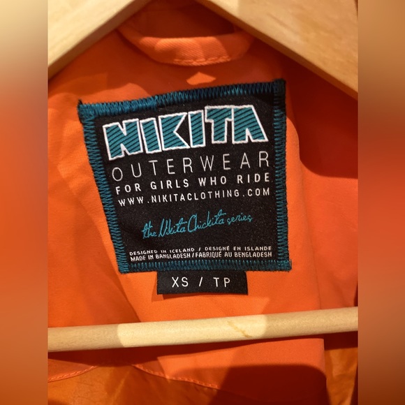 Nikita Outterwear Women’s Snowboarding Jacket - Picture 4 of 4